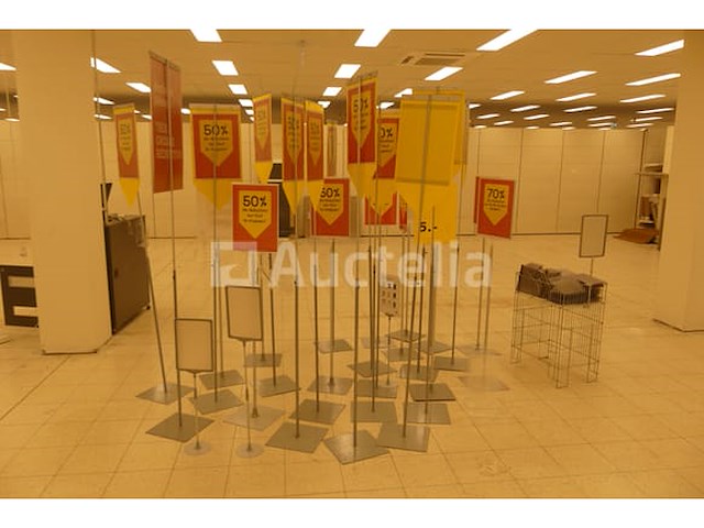 22 vrijstaande displays - afbeelding 1 van  7