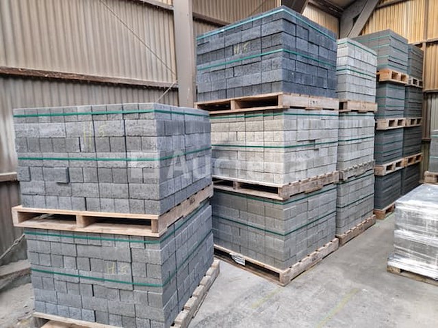 22/11/10 cm betontegels - afbeelding 1 van  4