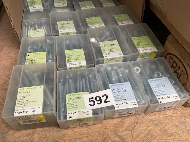 23 dozen hout bouten en moeren - afbeelding 2 van  9