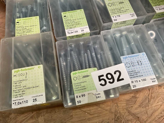 23 dozen hout bouten en moeren - afbeelding 3 van  9
