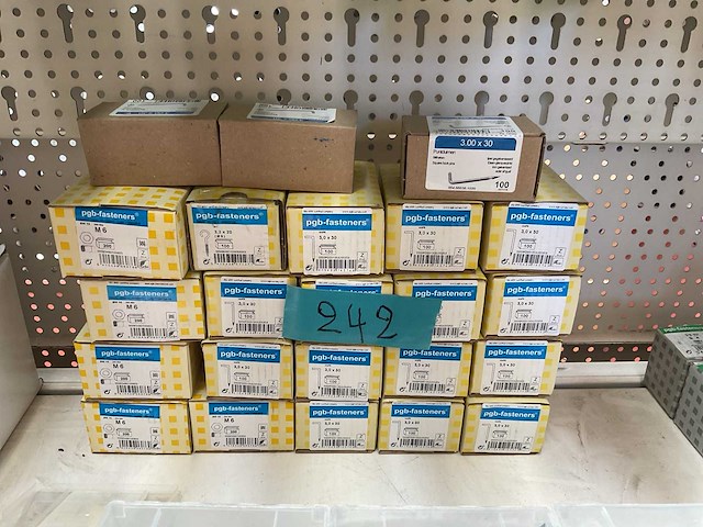 23 dozen moeren; puntduimen; schroefogen - afbeelding 1 van  5