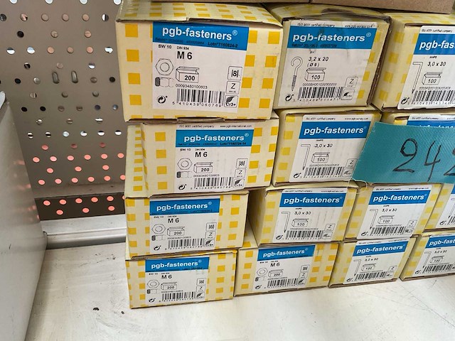 23 dozen moeren; puntduimen; schroefogen - afbeelding 2 van  5