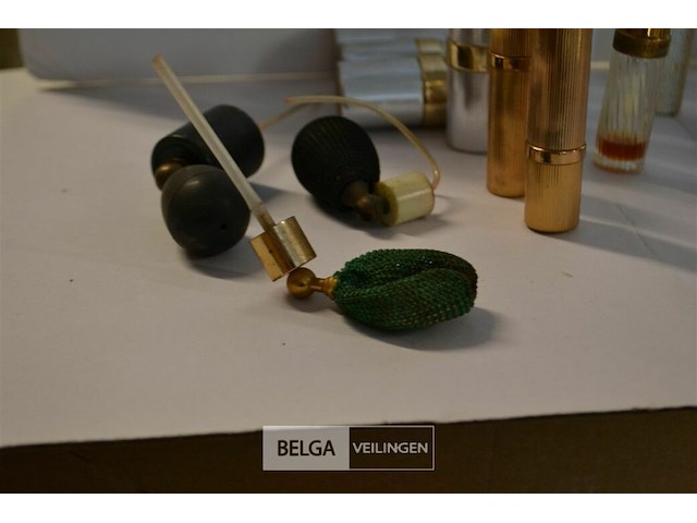 ±23 vintage navul flesjes voor parfum en 3 vintage verstuivers - afbeelding 2 van  4