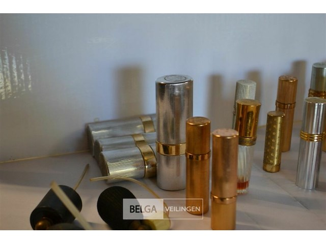 ±23 vintage navul flesjes voor parfum en 3 vintage verstuivers - afbeelding 4 van  4