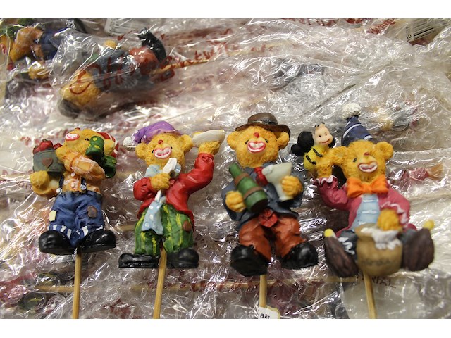 23 x decoratie beertjes op stick - afbeelding 1 van  2