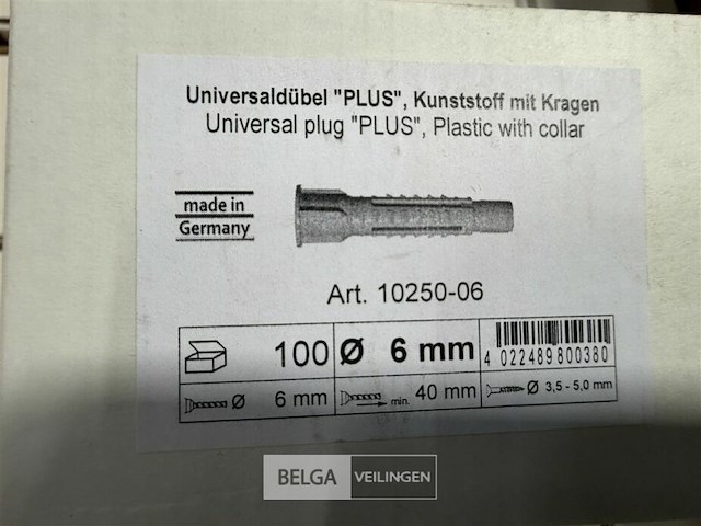 ± 2300 pluggen - afbeelding 1 van  1