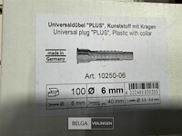 ± 2300 pluggen - afbeelding 1 van  1