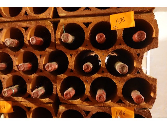 23x 75cl chateau guillot 1966 - afbeelding 3 van  4