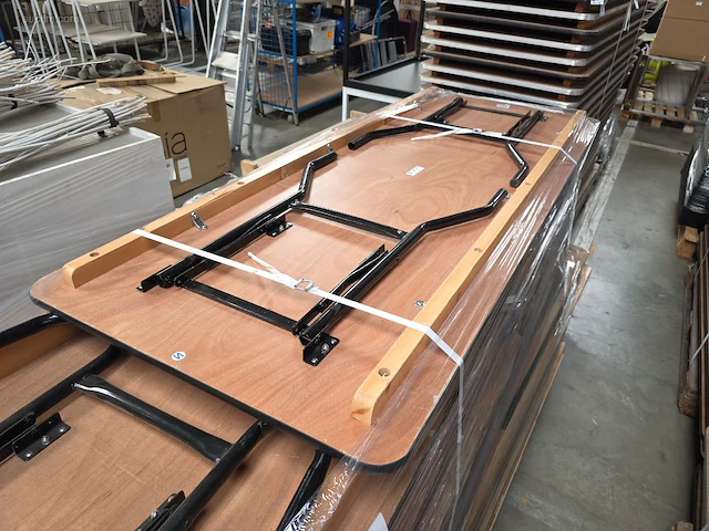 (23x) houten klaptafels en zitbanken - afbeelding 3 van  4