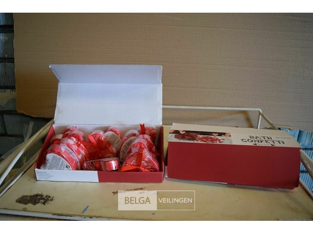 ±24 badconfetti - afbeelding 1 van  1