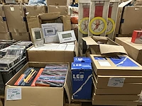 24 digitale klok + 2 dozen horloges