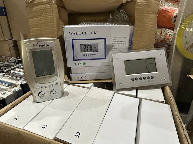 24 digitale klok + 2 dozen horloges - afbeelding 2 van  7
