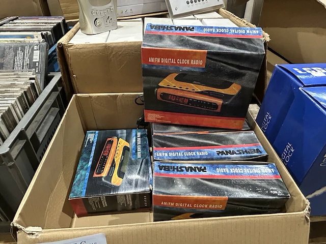 24 digitale klok + 2 dozen horloges - afbeelding 3 van  7