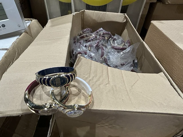 24 digitale klok + 2 dozen horloges - afbeelding 5 van  7