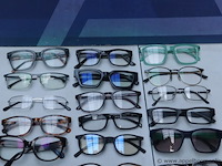 24 diverse leebrillen - afbeelding 2 van  3