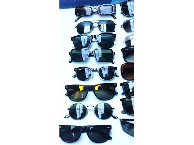 24 diverse zonnebrillen - afbeelding 2 van  5