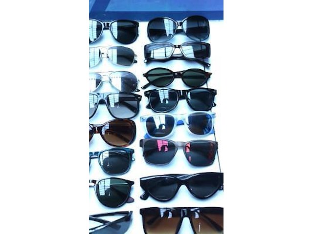 24 diverse zonnebrillen - afbeelding 4 van  5