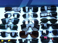 24 diverse zonnebrillen - afbeelding 5 van  5
