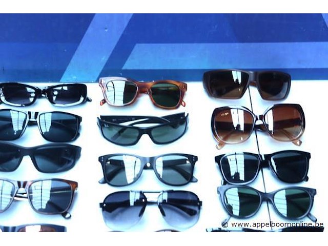 24 diverse zonnebrillen - afbeelding 2 van  4