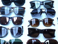 24 diverse zonnebrillen - afbeelding 4 van  4