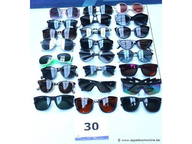 24 diverse zonnebrillen - afbeelding 1 van  4