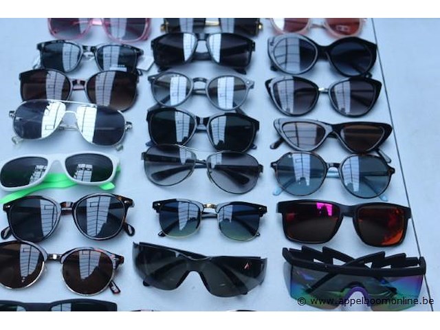 24 diverse zonnebrillen - afbeelding 4 van  4
