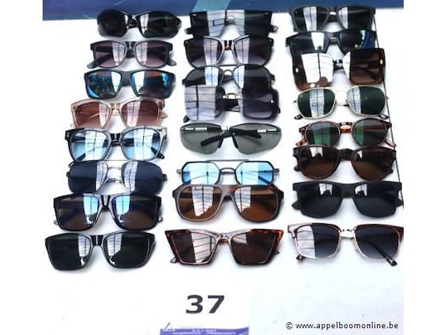 24 diverse zonnebrillen - afbeelding 1 van  4