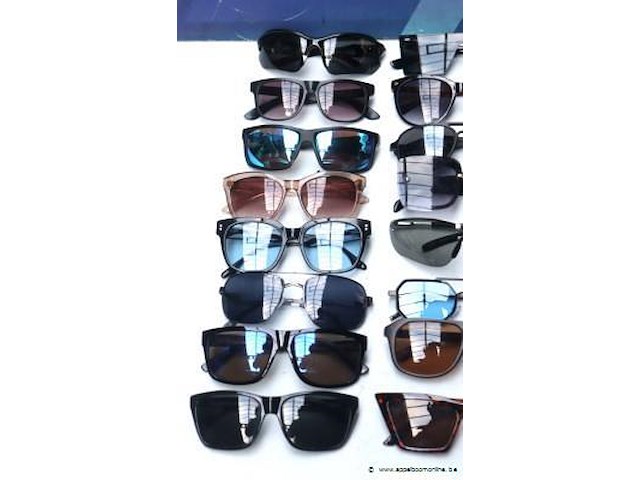 24 diverse zonnebrillen - afbeelding 2 van  4