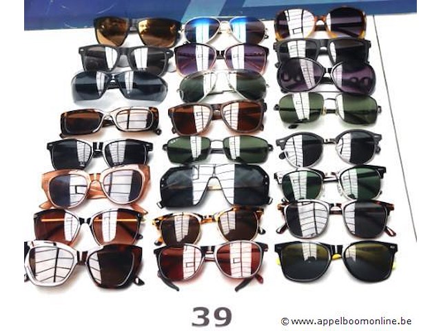 24 diverse zonnebrillen - afbeelding 1 van  4