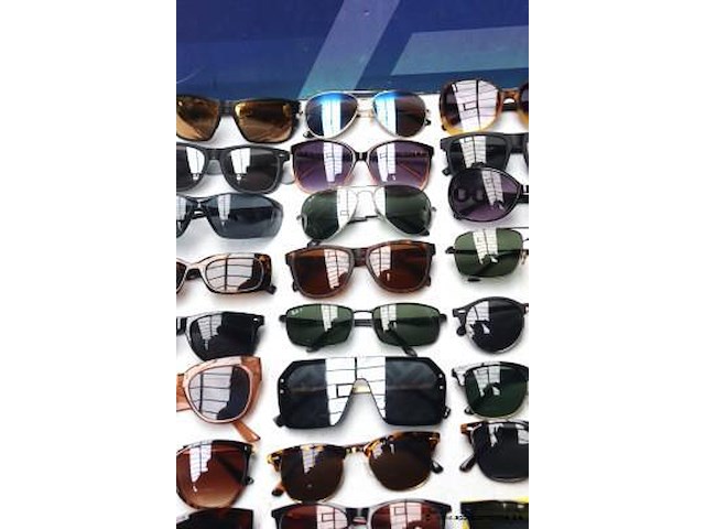 24 diverse zonnebrillen - afbeelding 3 van  4