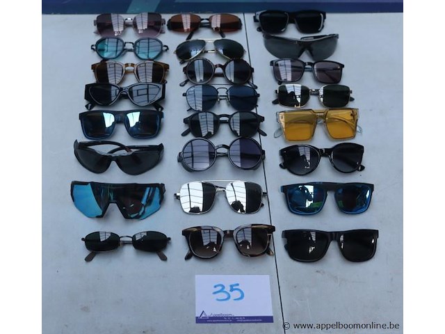 24 diverse zonnebrillen - afbeelding 1 van  4