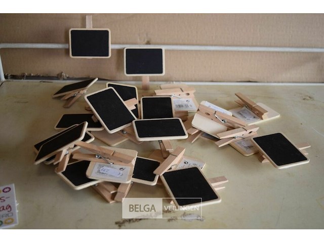 ±24 mini schoolbordjes op wasknijper - afbeelding 1 van  2