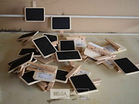 ±24 mini schoolbordjes op wasknijper - afbeelding 1 van  2