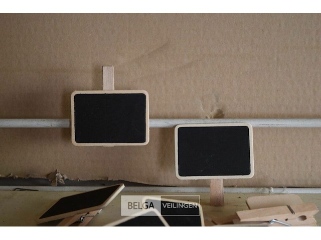 ±24 mini schoolbordjes op wasknijper - afbeelding 2 van  2