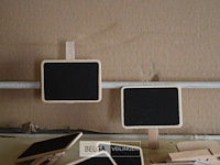 ±24 mini schoolbordjes op wasknijper - afbeelding 2 van  2