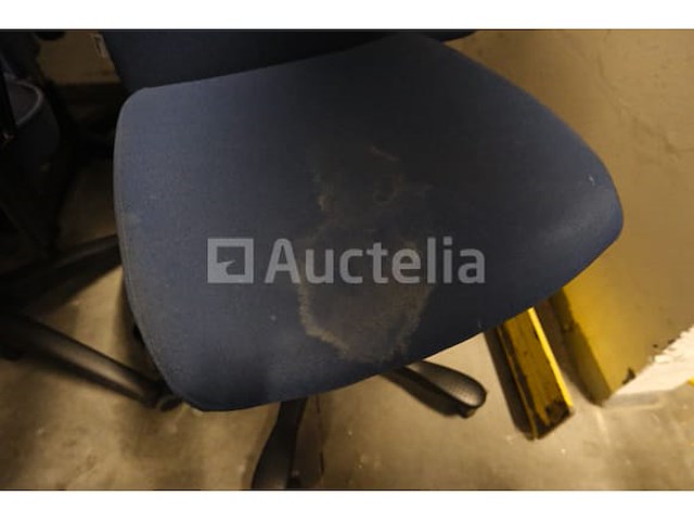 24 ongelijke bureaustoelen - afbeelding 9 van  14