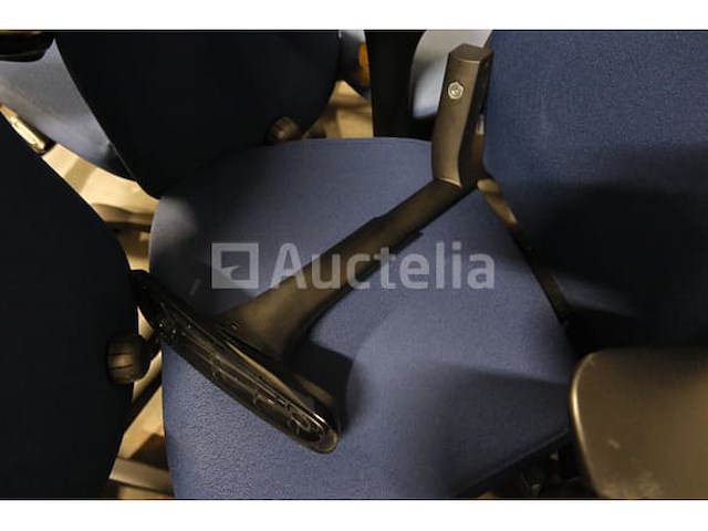 24 ongelijke bureaustoelen - afbeelding 11 van  14