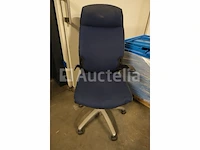 24 ongelijke bureaustoelen - afbeelding 1 van  14