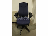 24 ongelijke bureaustoelen - afbeelding 7 van  14