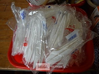 24 pakjes plastieken messen - afbeelding 1 van  2