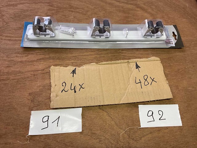 24 steel hangers - afbeelding 1 van  4