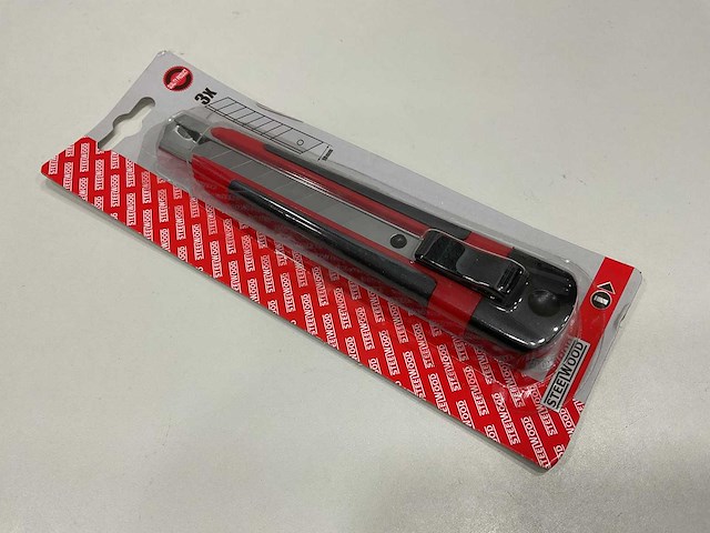 24 x afbreekmes 18 mm met ijzeren geleider; inclusief 3 mesjes - afbeelding 3 van  3