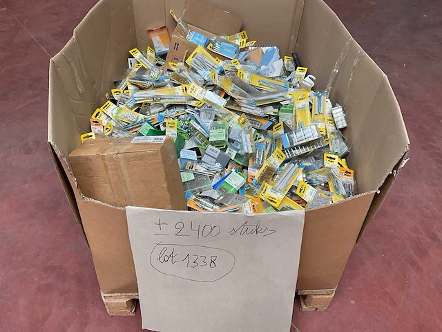 2400 diverse blisters bevestigingen - afbeelding 1 van  27