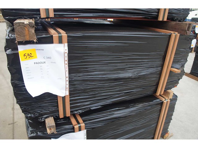 24,75 m² padouk gevelbekleding - afbeelding 3 van  5