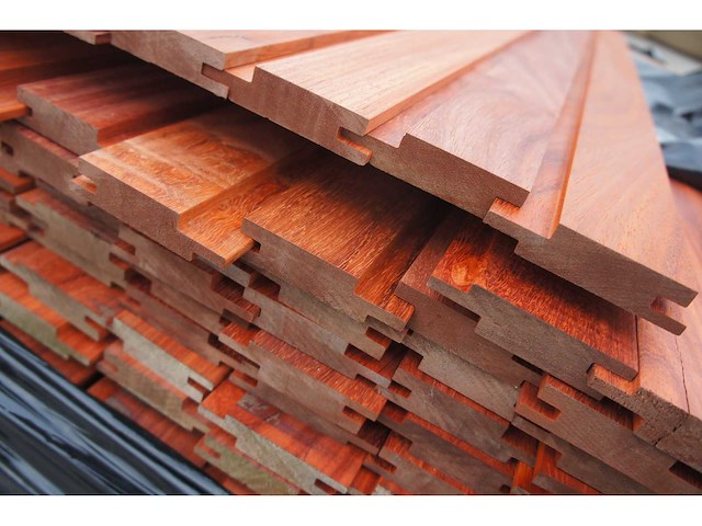 24,75 m² padouk gevelbekleding - afbeelding 2 van  5