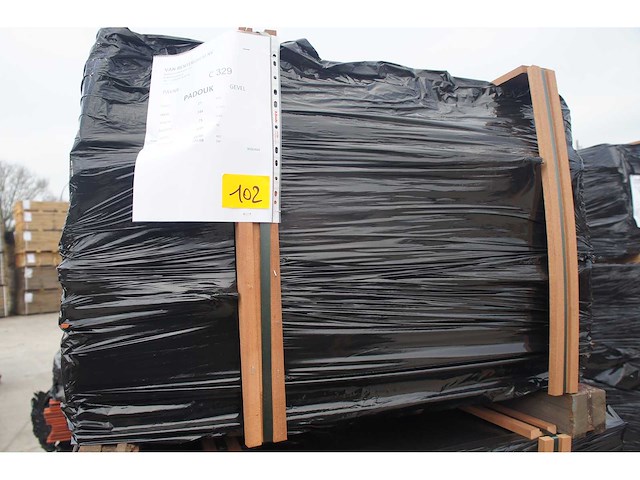 24,80 m² padouk gevelbekleding - afbeelding 4 van  5