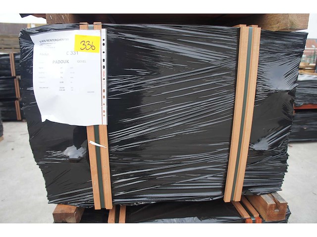 24,80 m² padouk gevelbekleding - afbeelding 2 van  5