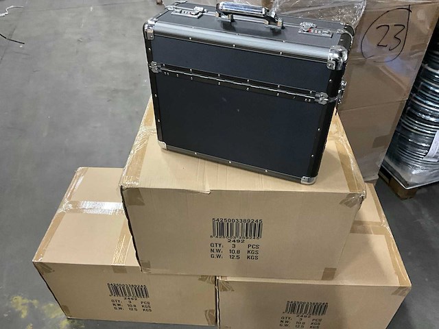 2492 pilotenkoffer aluminium met laptop vak (15x) - afbeelding 1 van  6