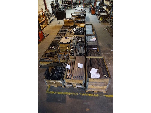 24x pallet metalen onderdelen - afbeelding 1 van  19