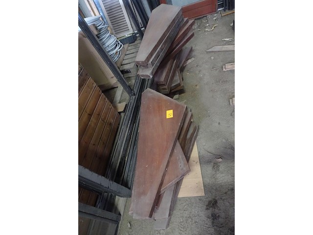24x traptredes meranti - afbeelding 1 van  4